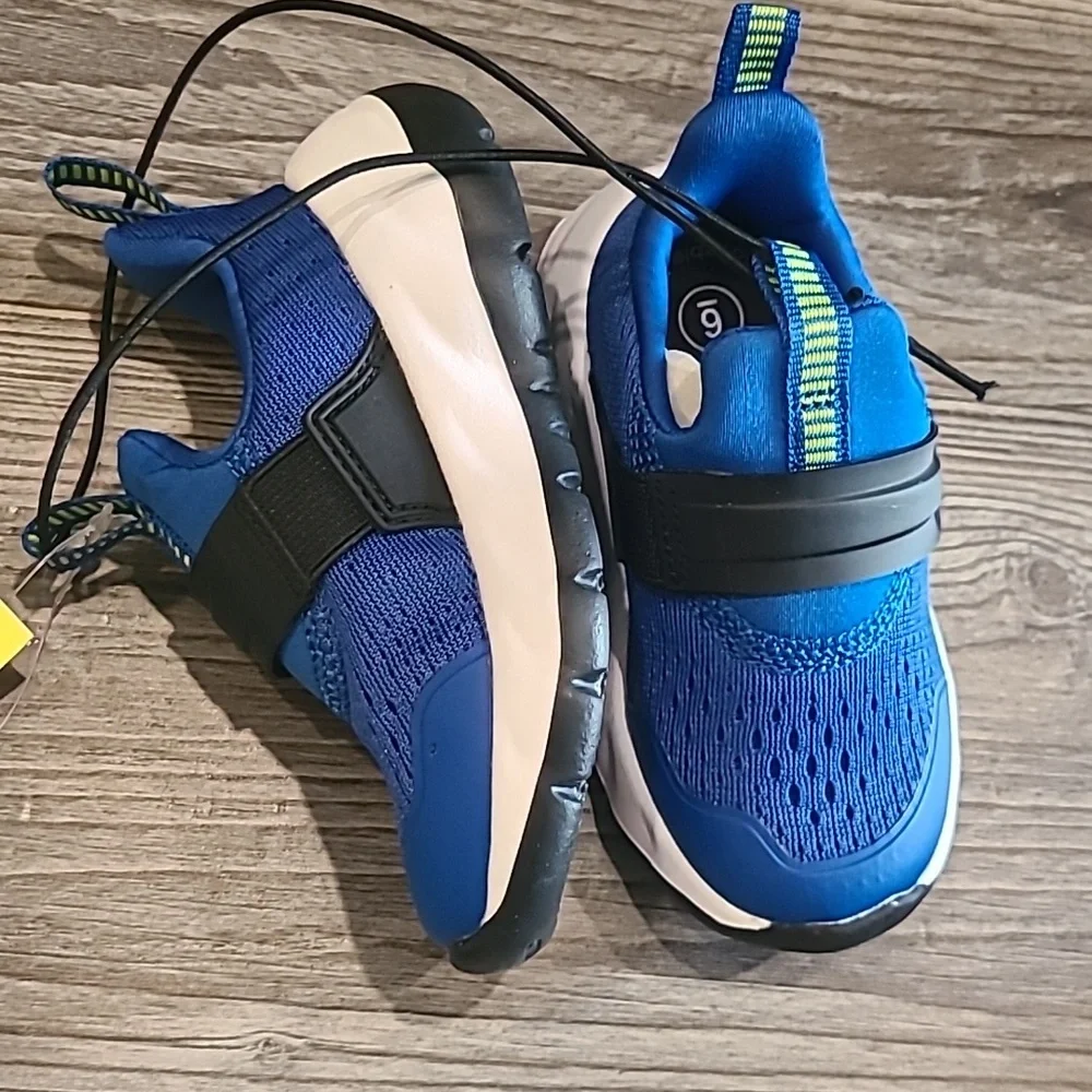 All in Motion Kids Blue Dannie Performance Sneakers Size 6